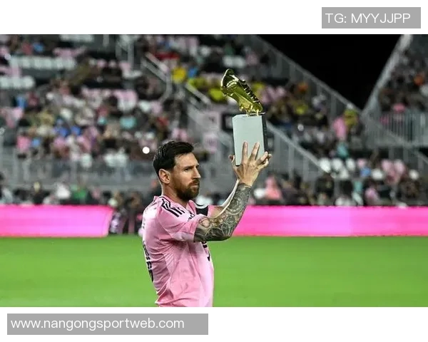 梅西感恩队友支持共同分享年度MVP与金靴奖荣耀