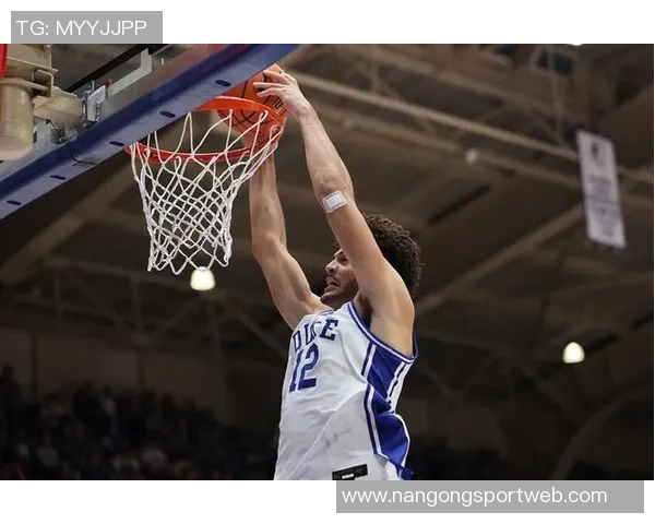 布泽尔创下近30年NCAA和NBA首位战绩8场全胜175分75板25助失误少于10